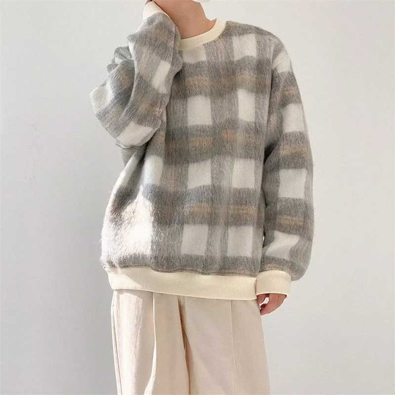 Autumn Plaid wool round neck sweatshirt for men Y2K retro gradient striped pullover hoodie High Street loose knit clothing W241230