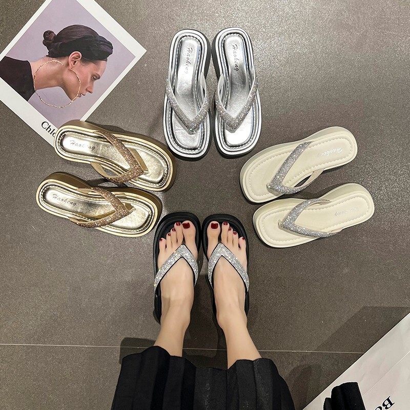 Round Toe Thick Sole Sponge Bottom Rhie Flip ps For Women In The Summer Of 2025 Designer New Gold Sier Black Trendy Sandals Beach Slippers