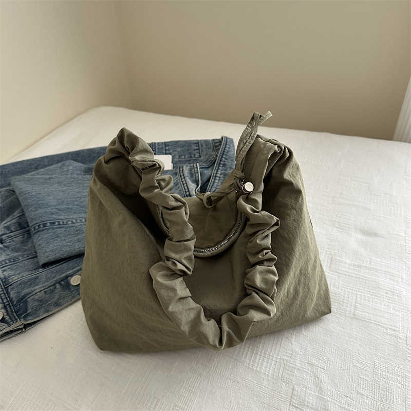 Large capacity simple canvas 2024 autumn new trend fashionable solid color casual pleated crossbody single shoulder tote bag 241230