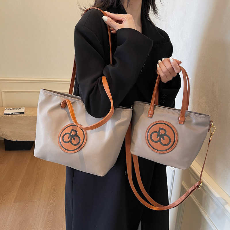 Simple nylon fabric lightweight single shoulder tote bag women casual shopping commuting size crossbody bag 241215