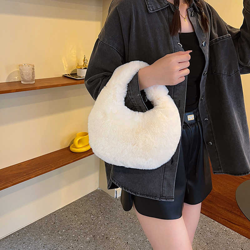 Internet celebrity furry handbag for women 2023 new fashionable and stylish cute one shoulder handbag plush versatile hand-held small bag 241230