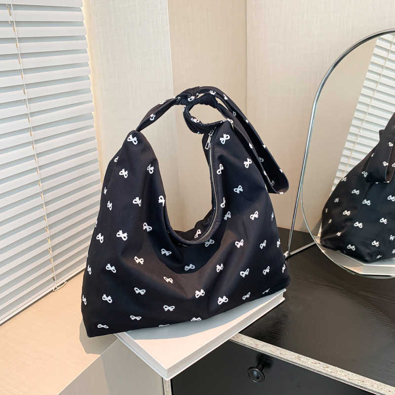 Korean style floral and Western style 2024 large capacity simple casual canvas commuting single shoulder crossbody tote bag for women 241230