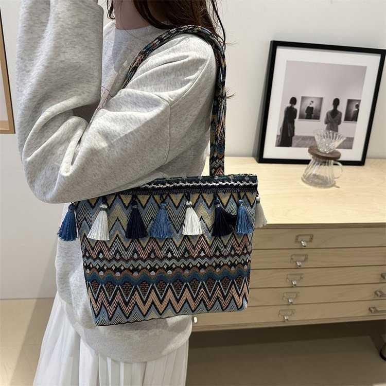2024 New Fashion Women's Bag Ethnic Style Canvas Shoulder Bag Women's Large Capacity Tassel Striped Versatile Handbag