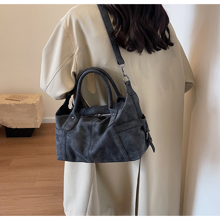 High quality Korean version large capacity women's 2024 new fashionable frosted tote bag travel commuting handbag