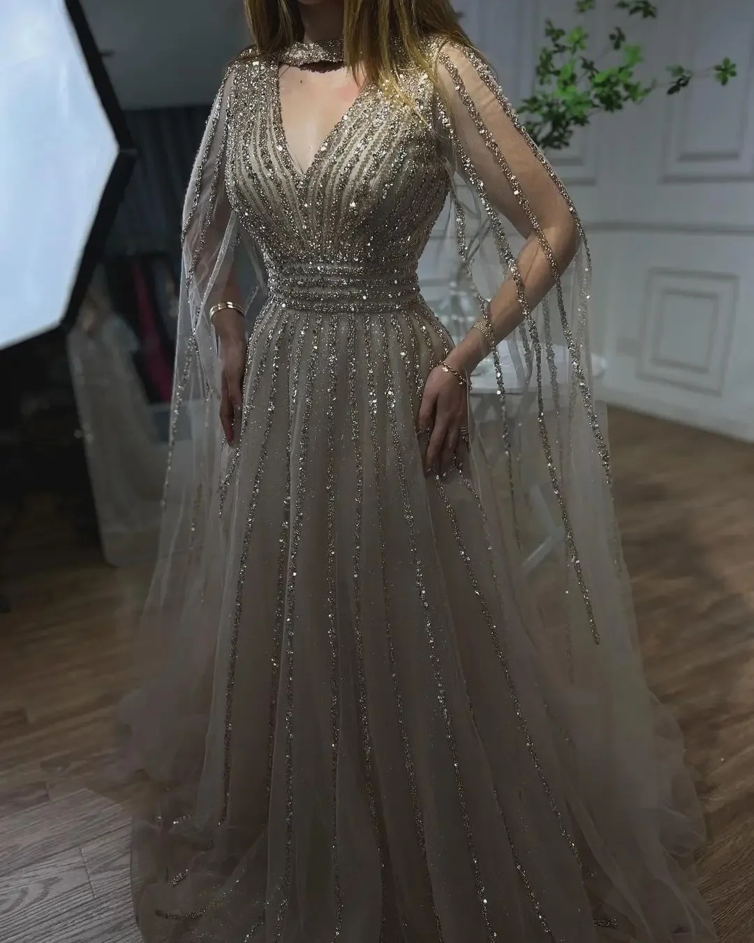2025 Evening Prom Dresses Cape Sleeves V-neck Embroidery Sequins Beads Tulle Women Birthday Pageant Formal Gowns Celebrity Wear Robe De Soriee