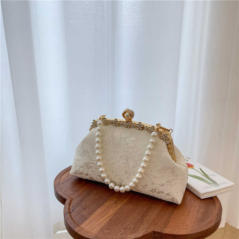 Light Luxury Embossed Pattern Large Capacity Handbag Crossbody Bag Shoulder Bag High-quality Mouth Gold Bag Black and White Bag
