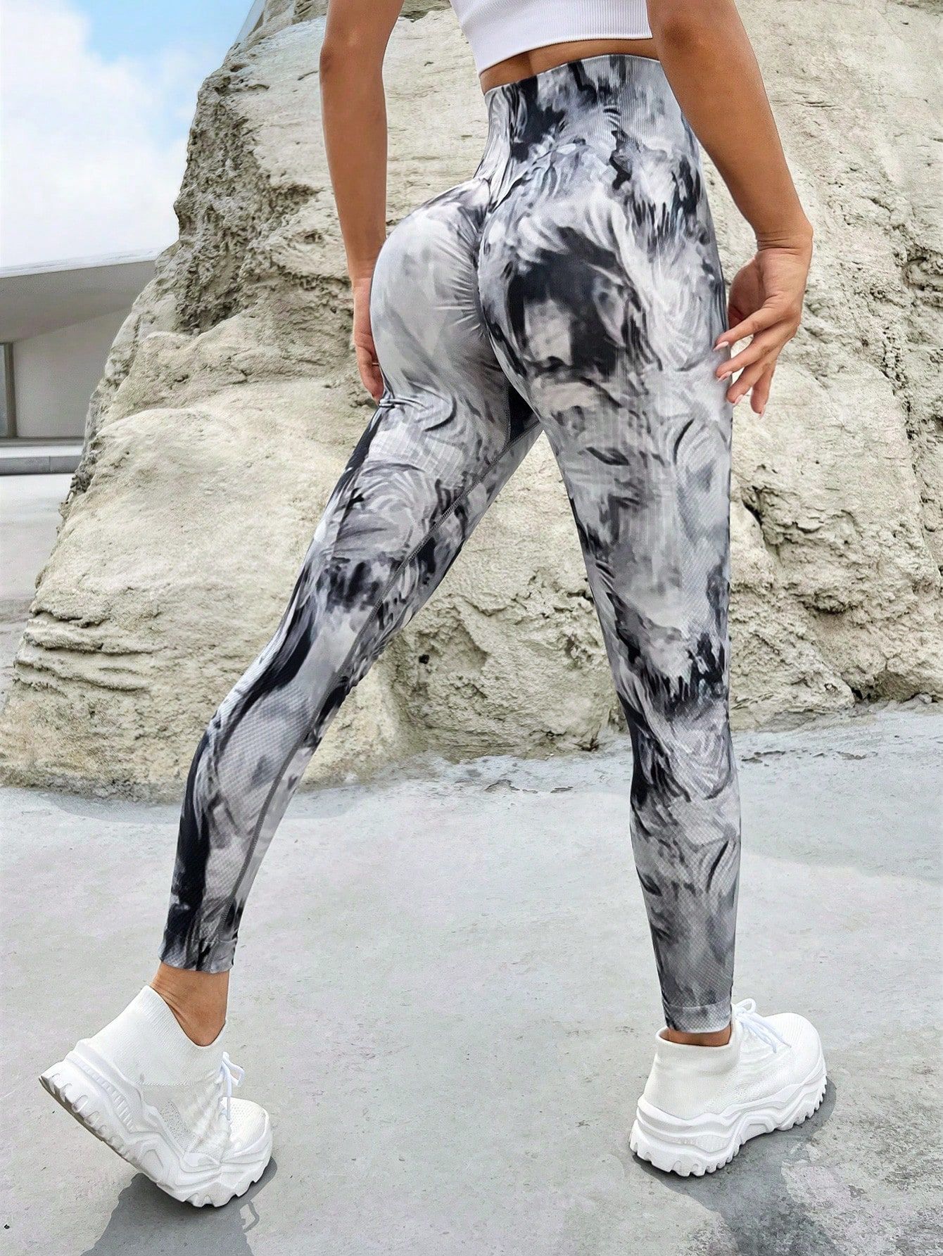 Trendy women's printed seamless double hip tie dye yoga pants long pants shorts high waisted hip lifting fitness pants tight sports pants