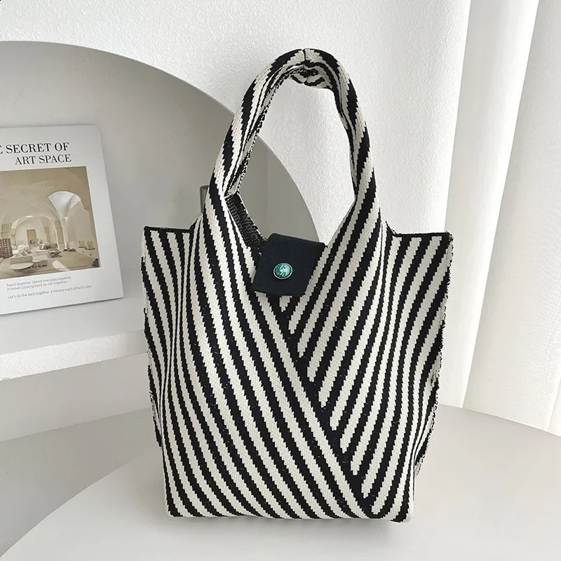 Fashion Striped Knitted Bag Casual Shoulder Bags Student Handbags Female Tote Purse Women Retro Bucket Handbag 250122
