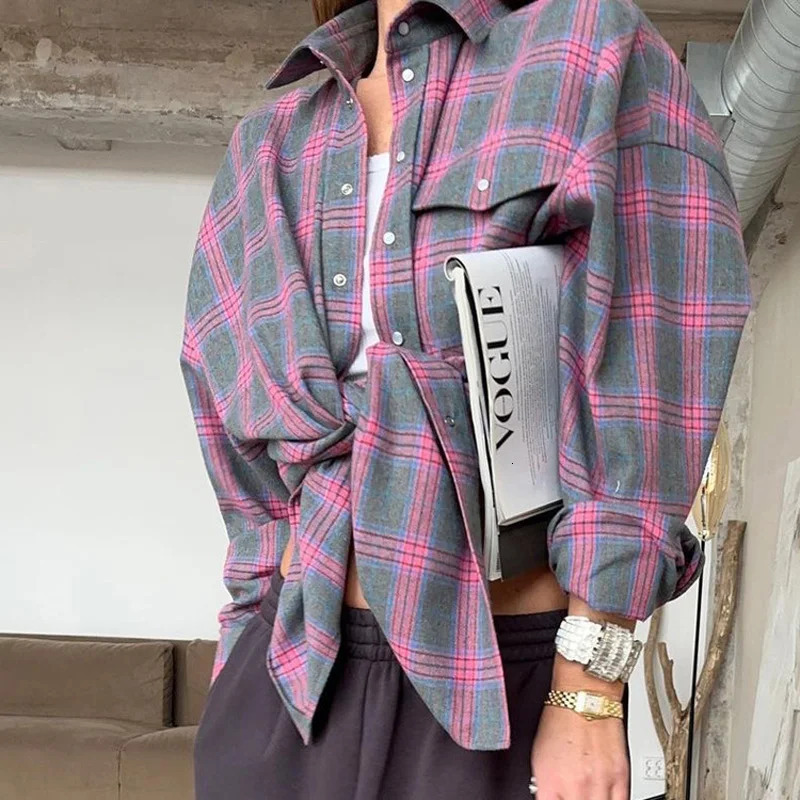 2025 new retro designer women's oversized long sleeved checkered shirt top for autumn and winter button style loose collared pocket shirt Korean 
