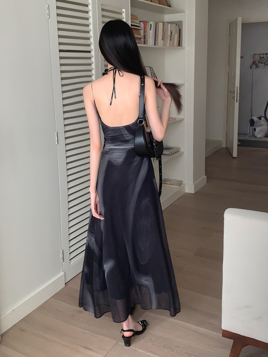 L150 Fashion sexy hip-wrapped trumpet sleeve dress spring and summer new slim high waist short skirt