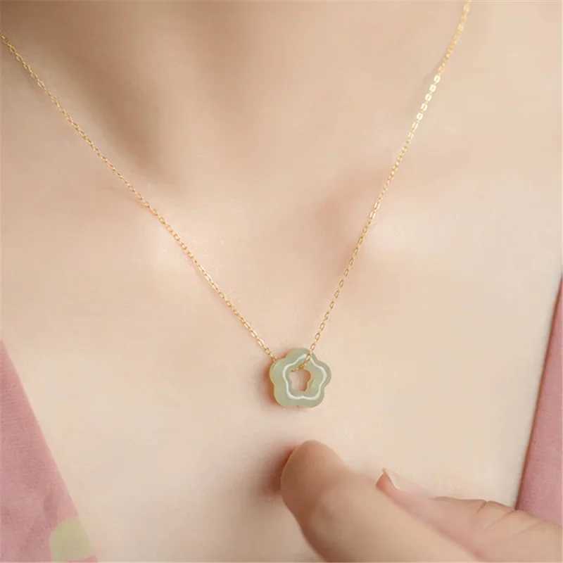 Natural Hetian Jadeite Plum Blossom Pendant Necklace 925 Pure Silver Plated Gold Cravik Chain Hollow Exquisite Jewelry W241230
