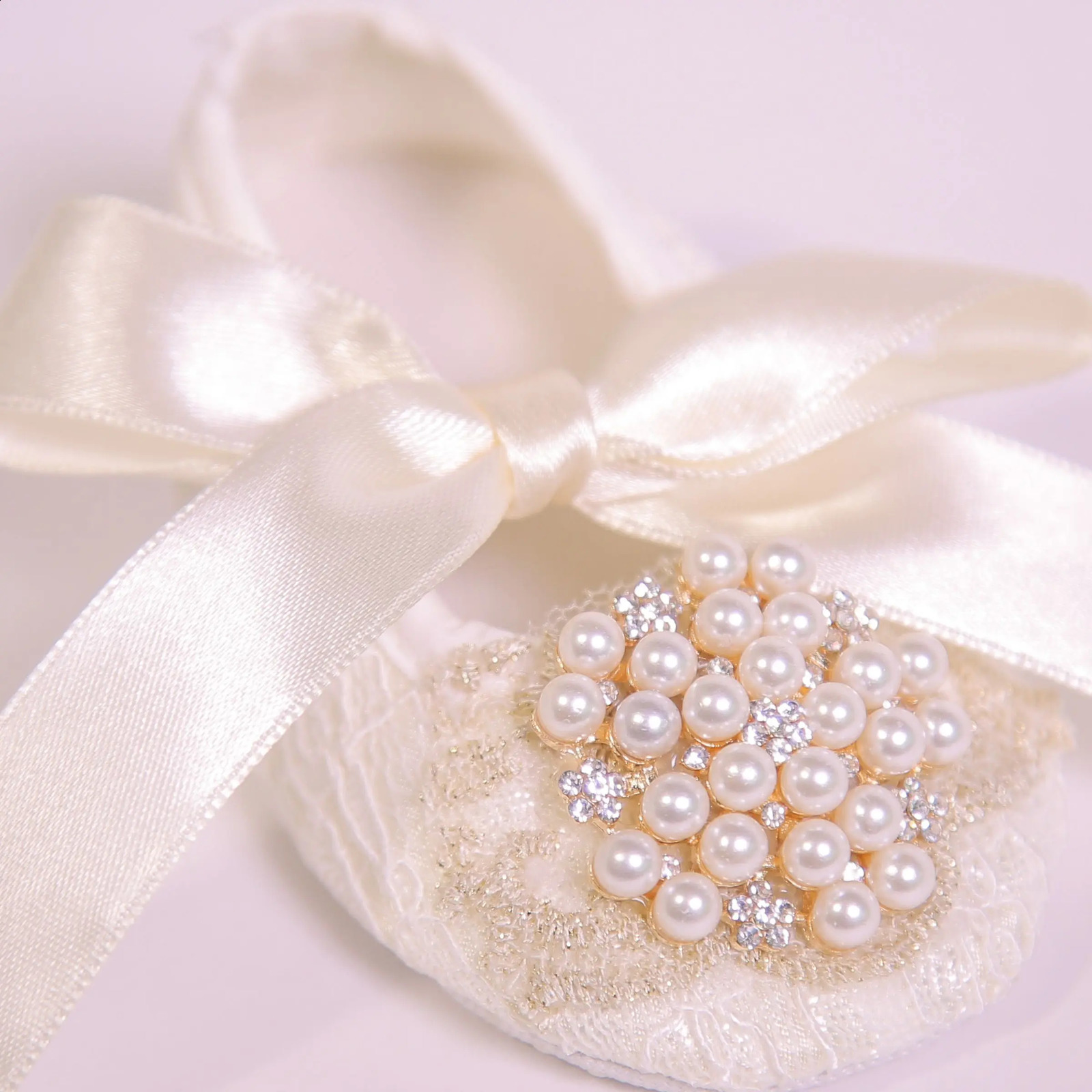 Dollbling Light Yellow Cream Color Satin Lace-up Pearls Buckle Wholesale Latest Baby Kids Soft Shoes Infant Toddler 241230bj