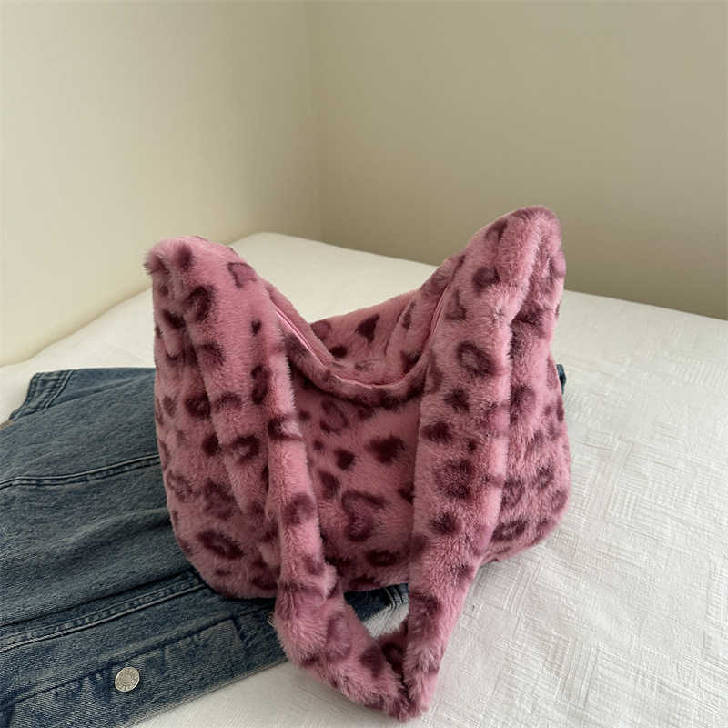Autumn and winter new fur personalized leopard print street trend 2024 casual large capacity plush single shoulder crossbody women's bag 241230