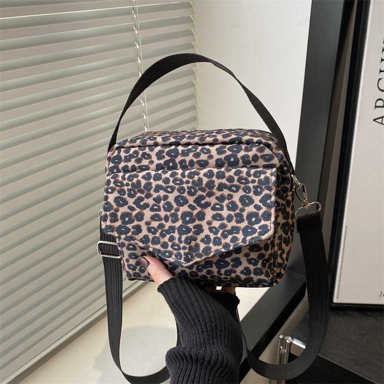 Leopard Print Women's Shoulder Bag 2024 New Nylon Cloth Crossbody Bag for Work Commuting Change Mobile Phone Bag