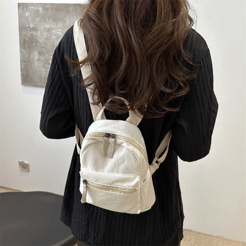 Nylon fabric casual 2024 new Korean version solid color travel simple backpack couple large capacity fashionable small backpack for women 241230