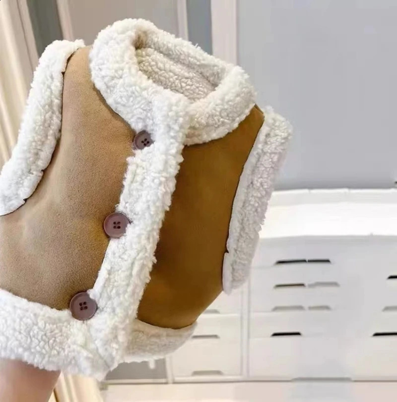 Korean version autumn and winter item lamb fur vest stylish baby with plush warm vest jacket for boys and girls 241230