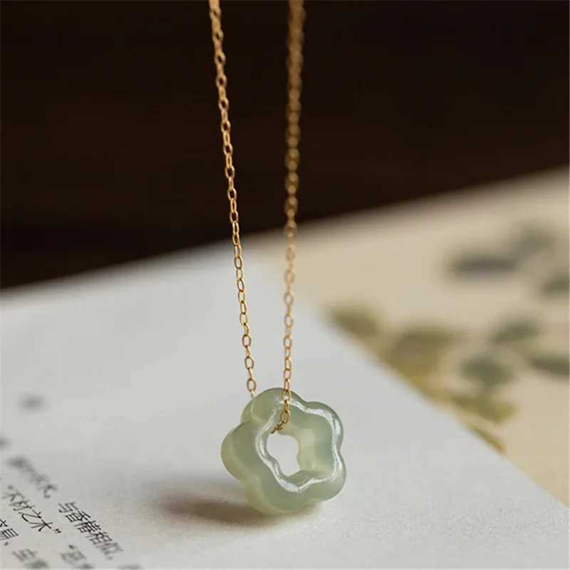 Natural Hetian Jadeite Plum Blossom Pendant Necklace 925 Pure Silver Plated Gold Cravik Chain Hollow Exquisite Jewelry W241230