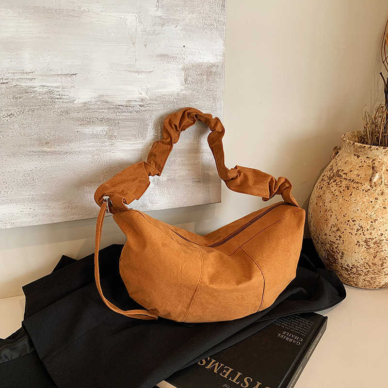 Korean version simple and large capacity 2024 casual pleated small fresh frosted artistic hand-held shoulder crossbody bag 241230