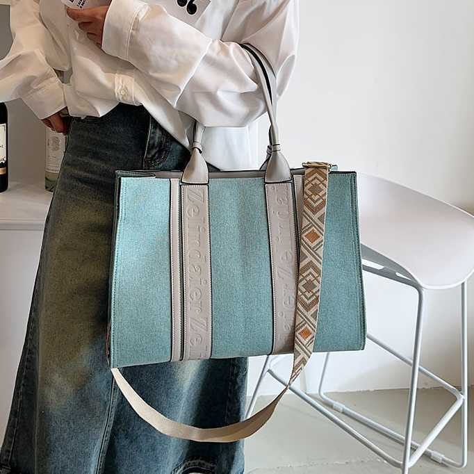Tote bag canvas contrasting large capacity bag, women's trendy, fashionable high-end work commuting crossbody bag 241215