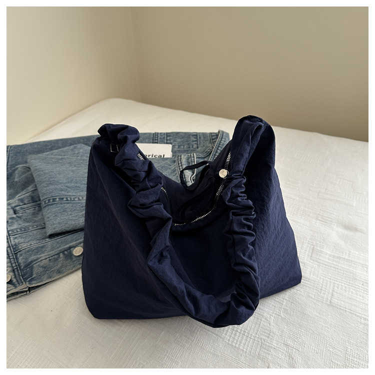 Large capacity simple canvas 2024 autumn new trend fashionable solid color casual pleated crossbody single shoulder tote bag 241230