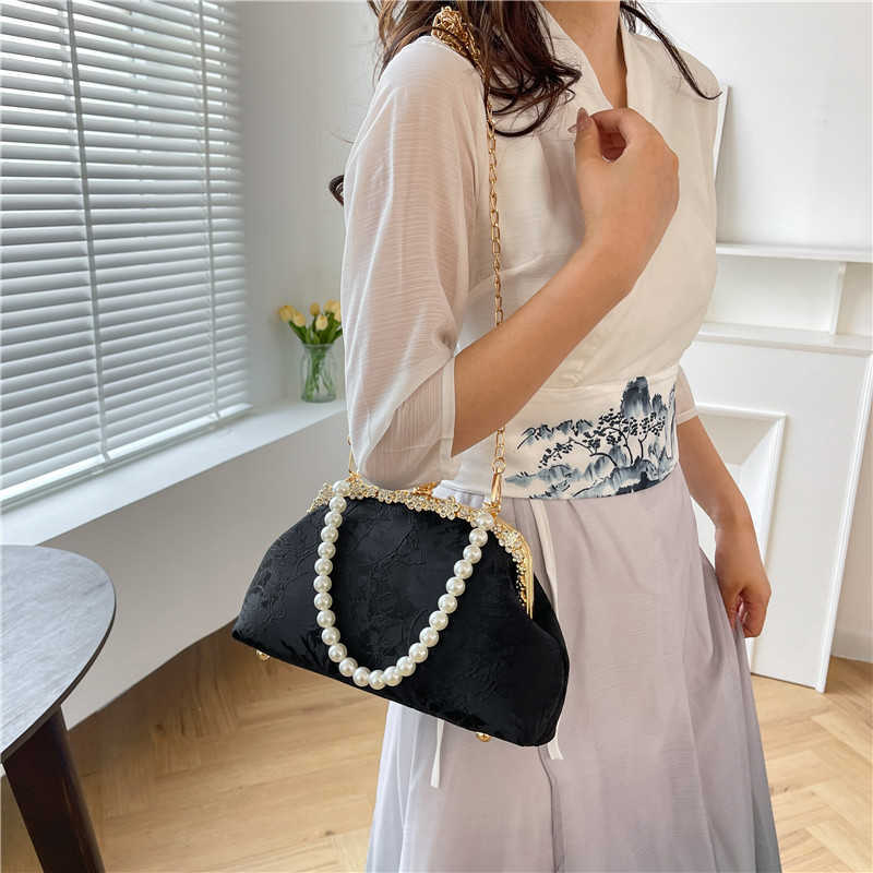 Light Luxury Embossed Pattern Large Capacity Handbag Crossbody Bag Shoulder Bag High-quality Mouth Gold Bag Black and White Bag