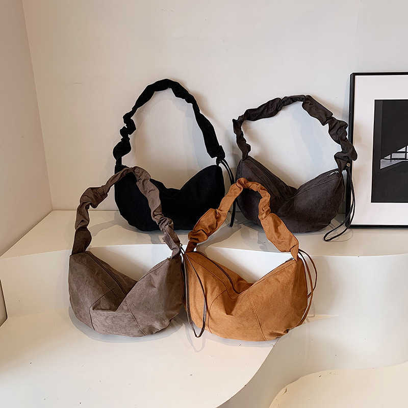 Korean version simple and large capacity 2024 casual pleated small fresh frosted artistic hand-held shoulder crossbody bag 241230