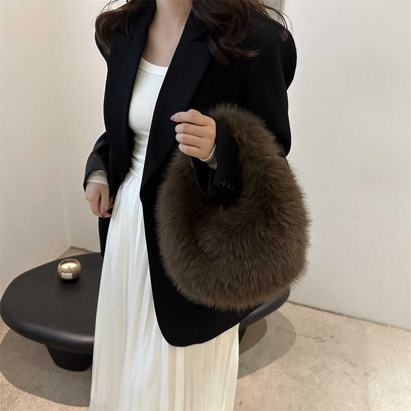 Winter Plush Large Capacity 2024 Fashionable Personalized New Style Fashionable Hairy Western Hairy Single Shoulder Handbag for Women 241230