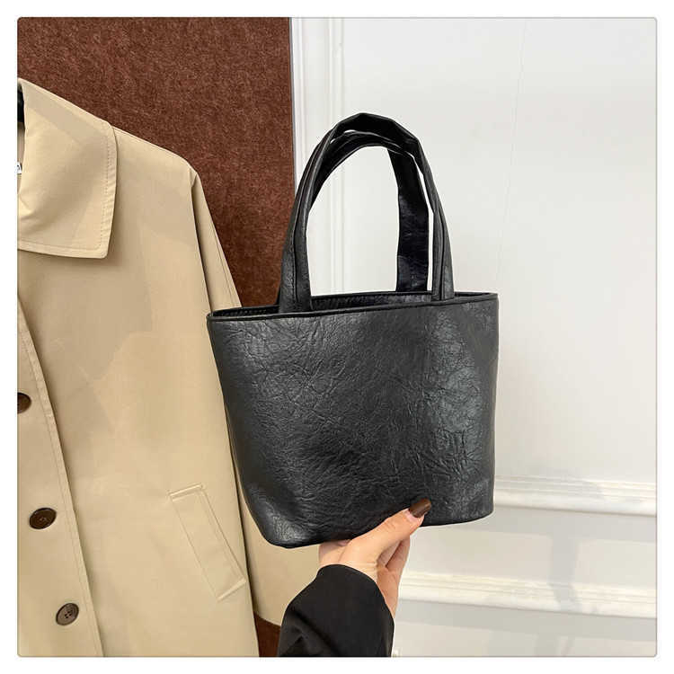 Fashion Solid Color 2024 Winter New Soft Surface Texture Large Capacity Casual Trendy Commuter Handheld Women's Bag 241230
