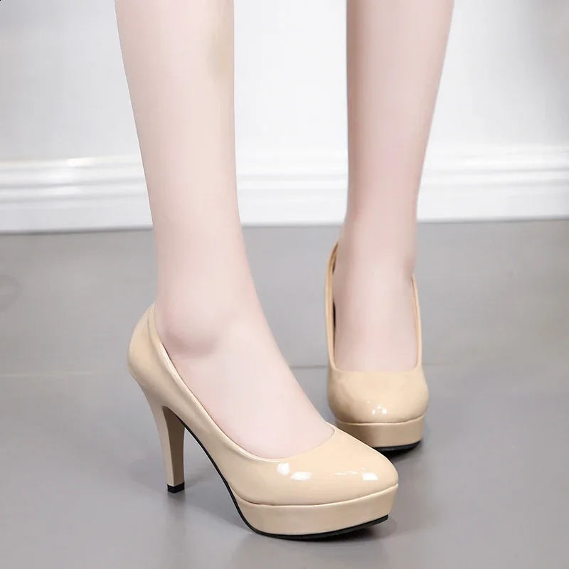 High Heel Womens Korean Edition Thin Heel Shallow Mouth Round Toe Low Top Shoes Waterproof Platform Large Heel Shoes 241230