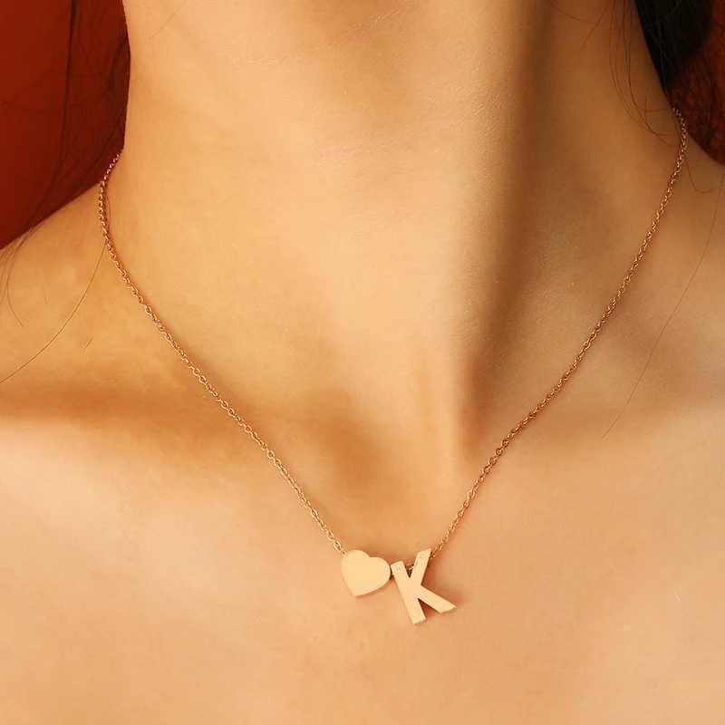 2024 Fashion Simple Tiny Heart Dainty Initial Necklace Womens Stainless Steel A-Z Letter Necklace Chain Jewelry with Alphabet Name W241230