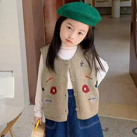 Spring and Autumn Style Girls Embroidered Knitted Vest Retro Childrens Baby Korean Vest Kids Clothing Sweater Top 241230