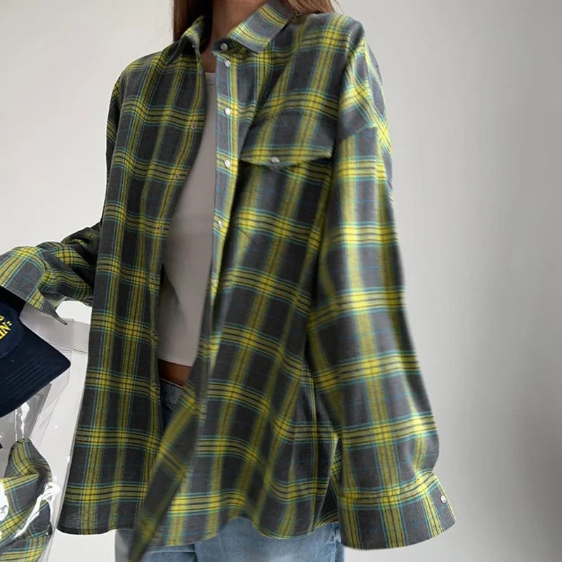 2025 new retro designer women's oversized long sleeved checkered shirt top for autumn and winter button style loose collared pocket shirt Korean 