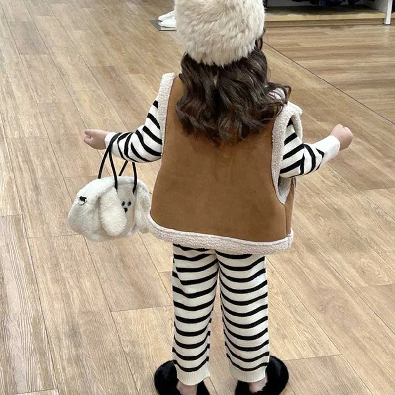 Girls Korean Version Vest Autumn and Winter Fur Integrated Velvet Vest Single Breasted Double Pocket Warm Cardigan Jacket 241230