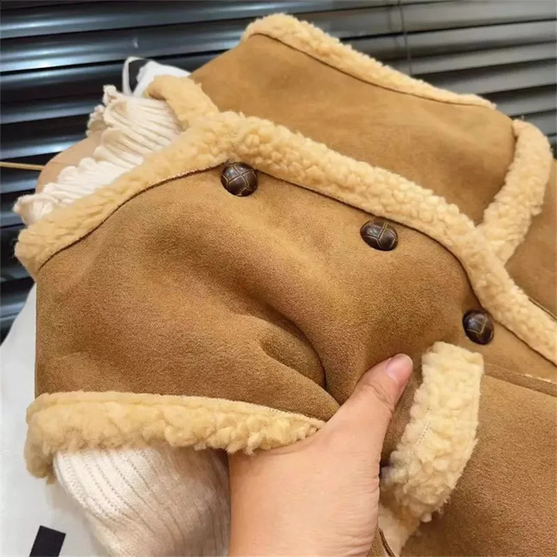 Kids Winter Clothes Baby Boys Lamb Wool Thickened Waistcoat Warm Coat Toddler Girl Vest Sleeveless Jacket Fur Vest 241230