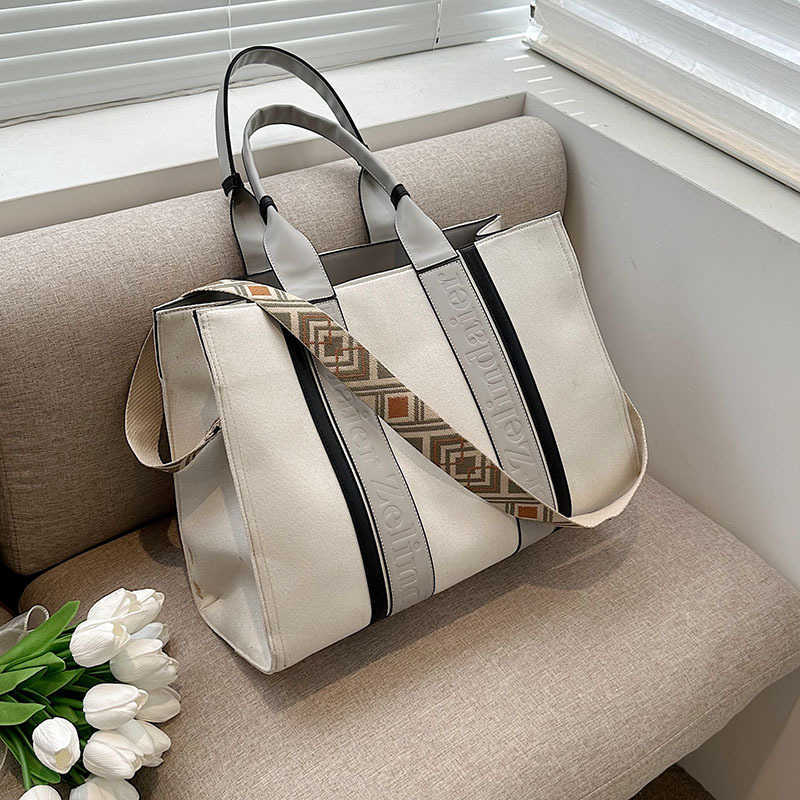Tote bag canvas contrasting large capacity bag, women's trendy, fashionable high-end work commuting crossbody bag 241215
