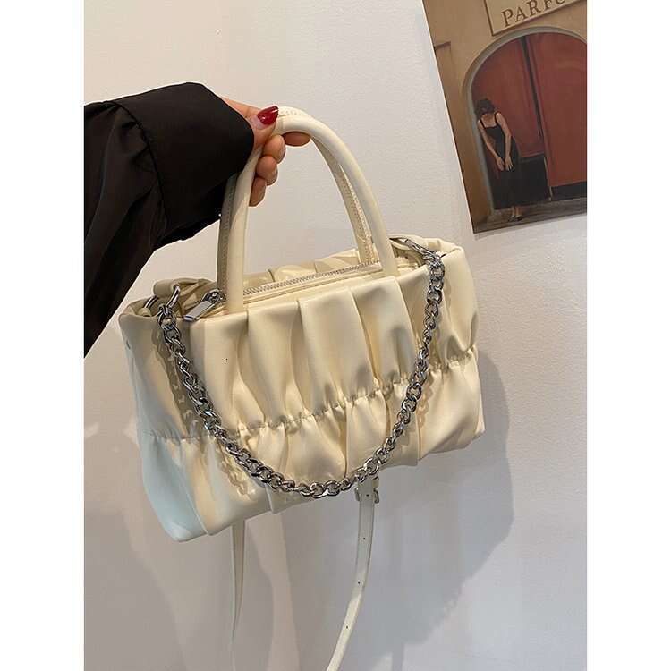Fashionable and versatile chain pleated cloud for women's trend spring/summer new niche crossbody small square bags