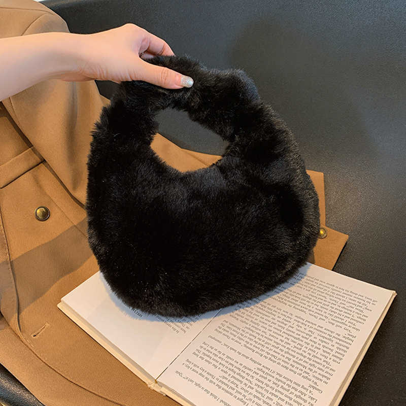Internet celebrity furry handbag for women 2023 new fashionable and stylish cute one shoulder handbag plush versatile hand-held small bag 241230