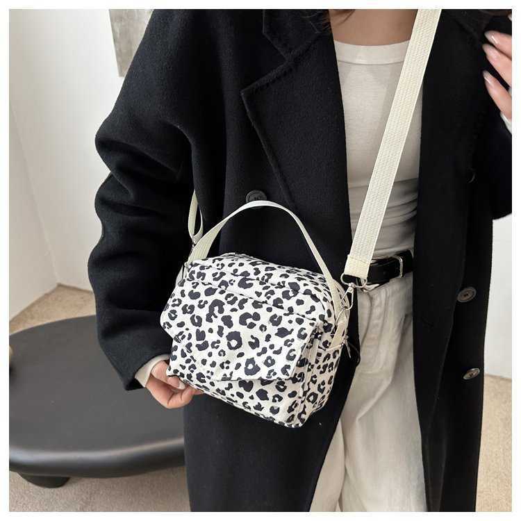 Leopard Print Women's Shoulder Bag 2024 New Nylon Cloth Crossbody Bag for Work Commuting Change Mobile Phone Bag