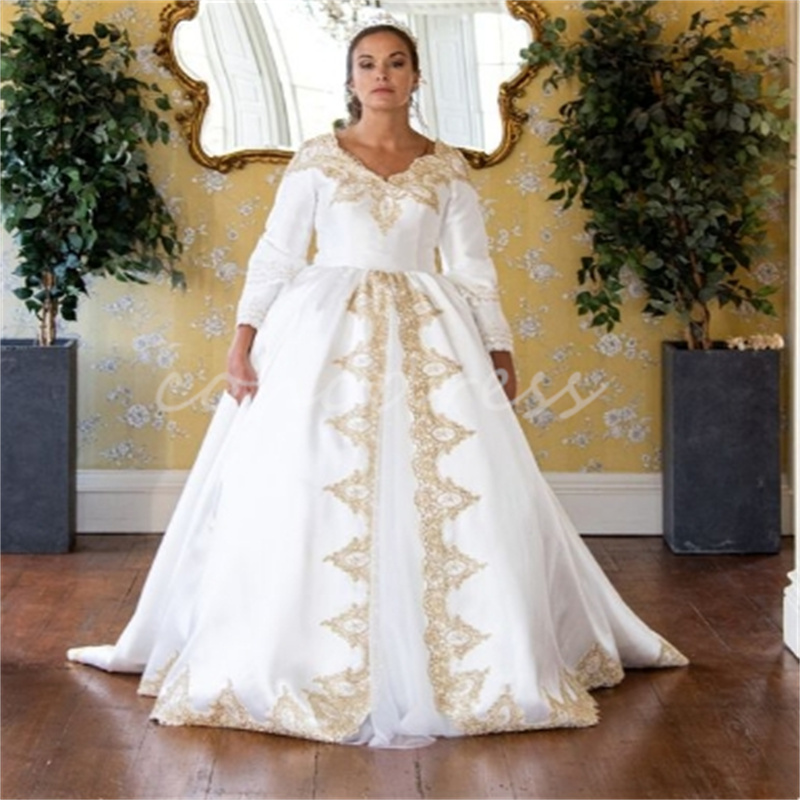Elegant Turkish Moroccan Wedding Dress Gold Applique Pakistani Caucasian Country Church Ingush Bride Dress Long Sleeve Traditional Arabic Dubai Bridal