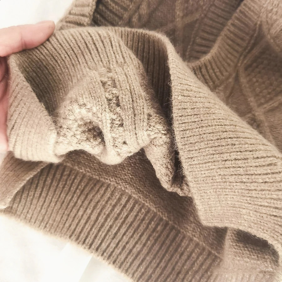 Childrens Knitted Vest Spring And Autumn Clothing V-Neck Small And Medium-Sized Childrens Sweater Vest Camisole For Both Boys 241230