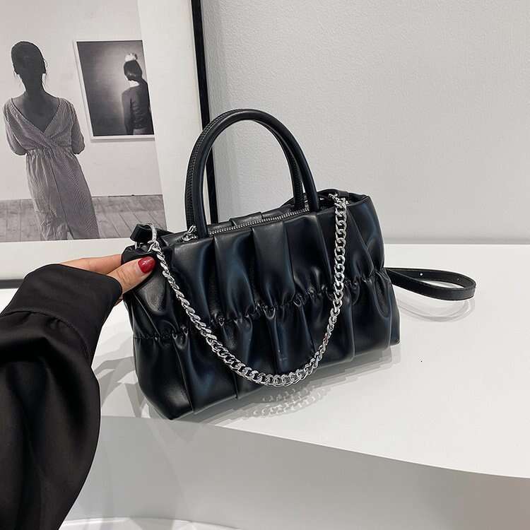 Fashionable and versatile chain pleated cloud for women's trend spring/summer new niche crossbody small square bags