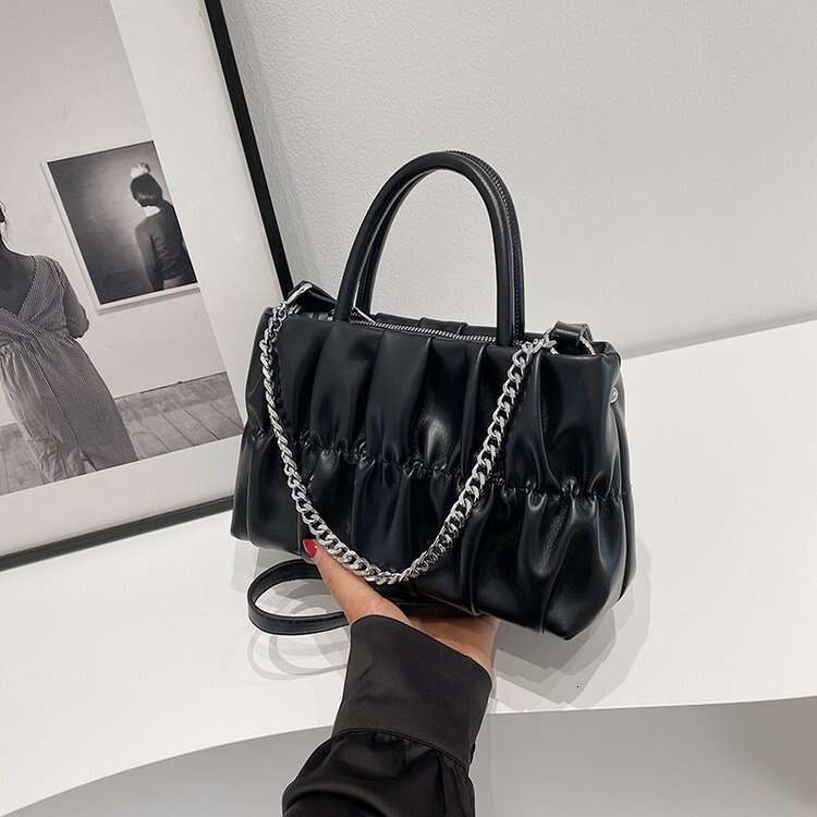 Fashionable and versatile chain pleated cloud for women's trend spring/summer new niche crossbody small square bags