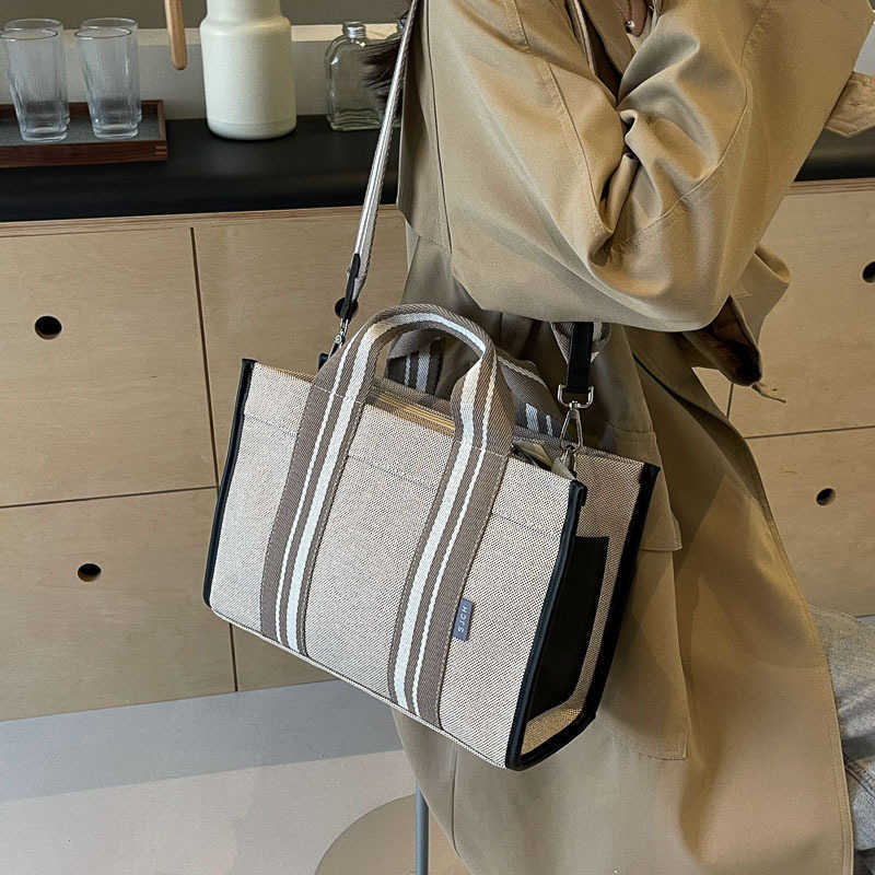 Korean Trendy Fashion Handheld Tote Bag with Large Capacity Canvas Contrast Color Single Shoulder Crossbody Bag 241215