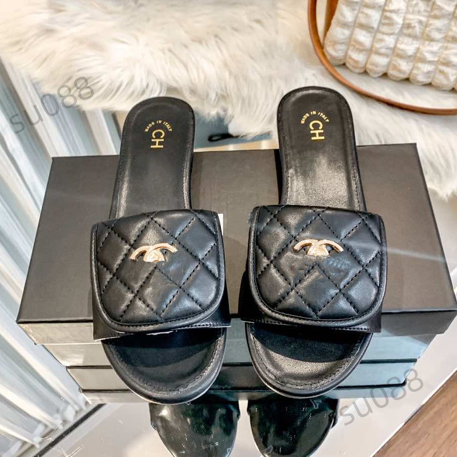 French Paris brand designer Spring and Autumn new womens open toed leather beach flat slippers for travel and leisure non slip womens flat sandals