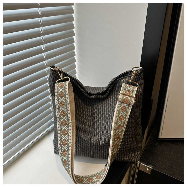 Korean version solid color texture simple velvet 2024 summer new simple design broadband underarm single shoulder diagonal cross bag large 241230