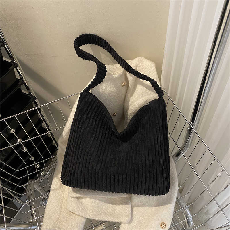 In 2023, corduroy tote bags will be launched as large capacity shoulder bags for college students attending classes 241230