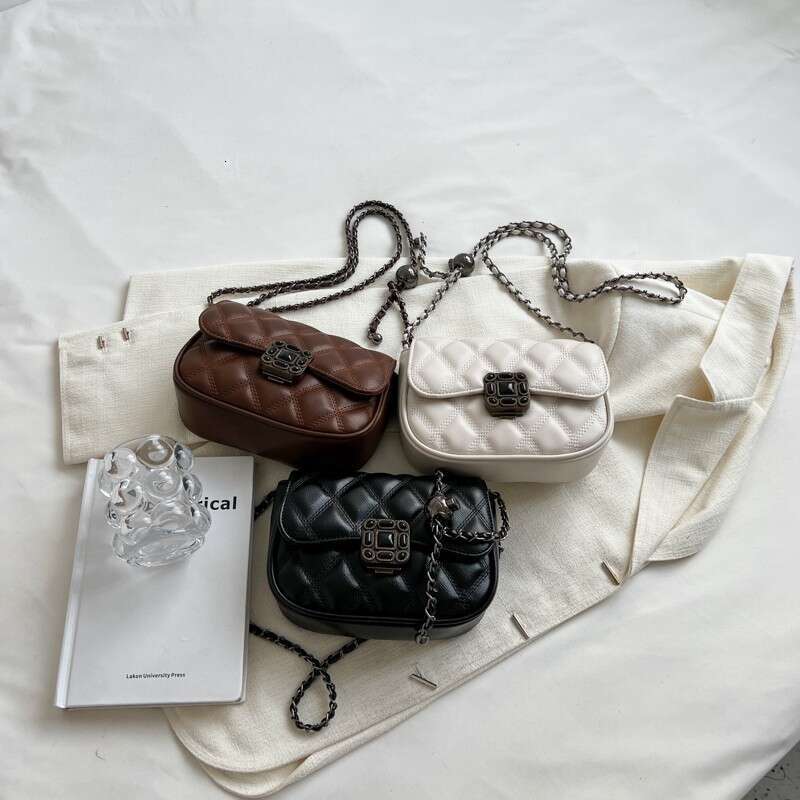 High Quality Fashionable For Women In Spring , New Trend Embroidered Diamond Grid Single Shoulder Diagonal Cross Bag