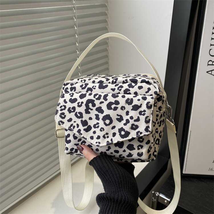 Leopard Print Women's Shoulder Bag 2024 New Nylon Cloth Crossbody Bag for Work Commuting Change Mobile Phone Bag