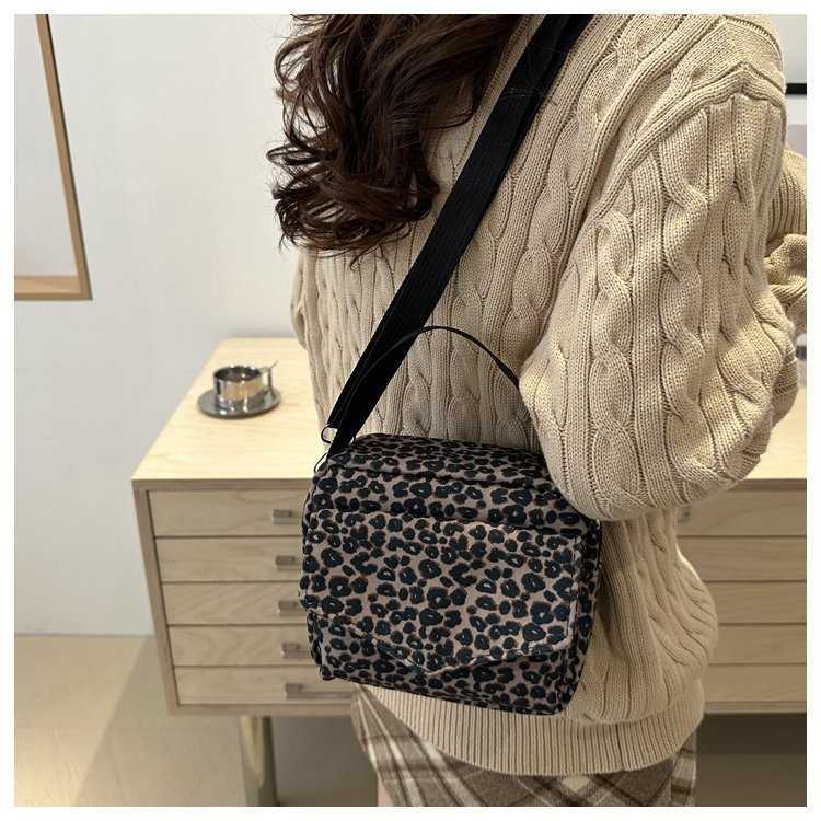 Leopard Print Women's Shoulder Bag 2024 New Nylon Cloth Crossbody Bag for Work Commuting Change Mobile Phone Bag