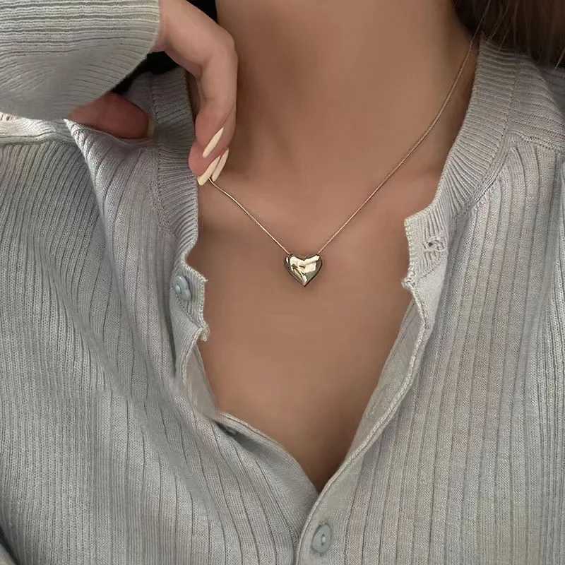 Fashionable 925 sterling silver heart-shaped pendant necklace suitable for women simple design thin chain necklace jewelry W241230